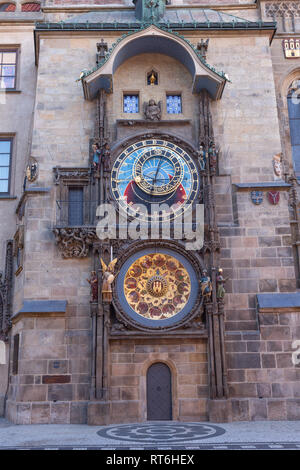 Prauge - Der Orloj - Turmuhr auf das Alte Rathaus und Staroměstské Square. Stockfoto