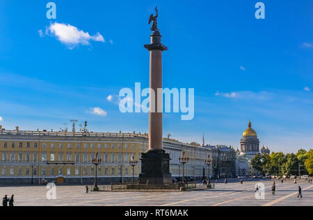 Sankt Petersburg, Russland - Oktober 05, 2015: Alexander Spalte in der Mitte der Palast Platz vor dem Winterpalais - Hermitage Stockfoto