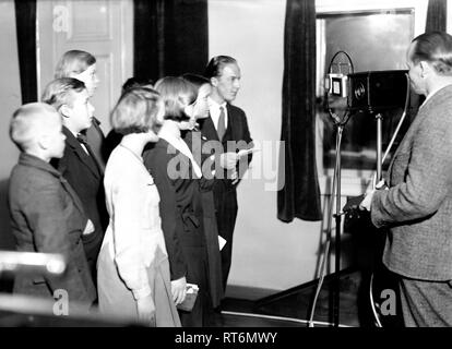 'Children's Hour', Radio Programm für Kinder, live im Studio bei Aleksanterinkatu 46 Räumlichkeiten in 1927. Finnische Broadcasting Company. Stockfoto