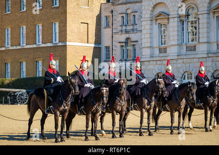 LONDON, UK, 25. Februar 2019: Horse Guards Parade und Ändern der Guard Zeremonie in London Stockfoto