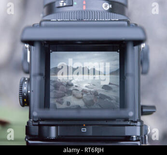 Blick durch den Sucher von Mamiya RZ 67 Medium format Film Kamera. Stockfoto