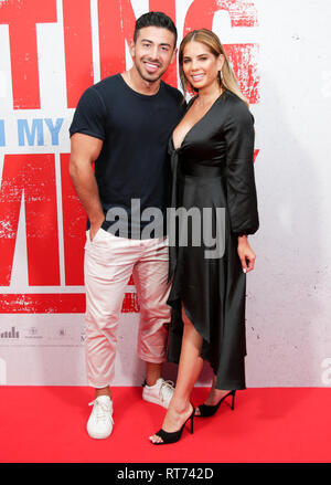 Jono Castano & Amy Castano besucht die Premiere der Kämpfe mit meiner Familie an der Veranstaltung Kinos George Street. Stockfoto