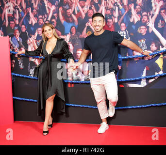 Jono Castano & Amy Castano besucht die Premiere der Kämpfe mit meiner Familie an der Veranstaltung Kinos George Street. Stockfoto