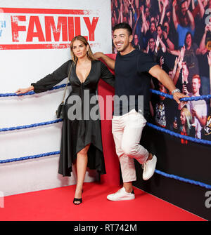 Jono Castano & Amy Castano besucht die Premiere der Kämpfe mit meiner Familie an der Veranstaltung Kinos George Street. Stockfoto