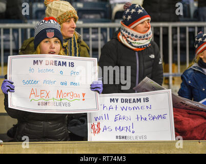 Chester, Pennsylvania, USA. 27 Feb, 2019. Fan von Fußball-Frauen der USA während des Spiels an Talen Energie Stadion in Chester, Pennsylvania Credit: Ricky Fitchett/ZUMA Draht/Alamy leben Nachrichten Stockfoto