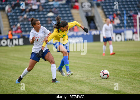 Chester, Pennsylvania, USA. 27 Feb, 2019. England's NIKITA PARRIS (7) in Aktion gegen Brasiliens ANDRESSA (7) Während des Spiels an Talen Energie Stadion in Chester, Pennsylvania Credit: Ricky Fitchett/ZUMA Draht/Alamy leben Nachrichten Stockfoto