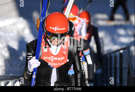 Seefeld, Österreich. 28 Feb, 2019. Langlauf, Weltmeisterschaft, Nordische Kombination, individuelle, Normal Hill. Fabian Rießle aus Deutschland klettert den Schanzenturm. Credit: Hendrik Schmidt/dpa-Zentralbild/ZB/dpa/Alamy leben Nachrichten Stockfoto