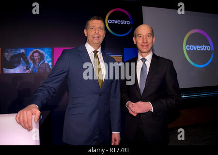 Von links: dr. Markus STEILEMANN, Chief Executive Officer, CEO, Dr. Ing. Thomas TOEPFER, Mitglied der Geschäftsleitung, CFO, Chief Financial Officer, A® Bilanzpressekonferenz der COVESTRO AG in Düsseldorf am 26.02.2019. € | Nutzung weltweit Stockfoto