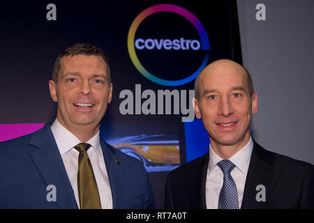 Von links: dr. Markus STEILEMANN, Chief Executive Officer, CEO, Dr. Ing. Thomas TOEPFER, Mitglied der Geschäftsleitung, CFO, Chief Financial Officer, A® Bilanzpressekonferenz der COVESTRO AG in Düsseldorf am 26.02.2019. € | Nutzung weltweit Stockfoto