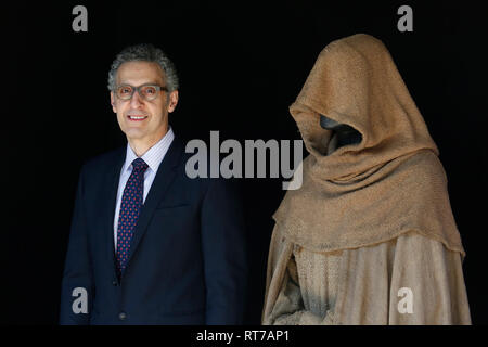 Rom, Italien. 28. Februar, 2019. John Turturro Rom 28. Februar 2019. Fotoshooting bei der Weltpremiere der RAI-TV-Serie Der Name der Rose (Il Nome Della Rosa). Foto Samantha Zucchi Insidefoto Stockfoto