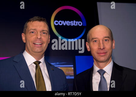 Von links: dr. Markus STEILEMANN, Chief Executive Officer, CEO, Dr. Ing. Thomas TOEPFER, Mitglied der Geschäftsleitung, CFO, Chief Financial Officer, A® Bilanzpressekonferenz der COVESTRO AG in Düsseldorf am 26.02.2019. € | Nutzung weltweit Stockfoto