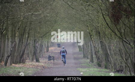 Glasgow, Schottland, UK, 28. Februar, 2019 UK Wetter: Nebel über der Stadt wie in Dawsholm Park gesehen. Kredit Gerard Fähre / alamy Leben Nachrichten Stockfoto