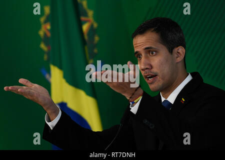 Brasilia, Brasilien. 28 Feb, 2019. Juan Guaido visits Brasilia - Juan Guaido, selbst ernannten einstweiligen Präsidenten von Venezuela, am Donnerstag, dem 28. Februar, während einer Pressekonferenz mit Jair Bolsonaro, Präsident der Republik, im Palacio hielt die Hochebene. Foto: Mateus Bonomi/AGIF AGIF/Alamy Credit: Live-Nachrichten Stockfoto