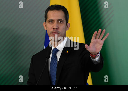 Brasilia, Brasilien. 28 Feb, 2019. Juan Guaido visits Brasilia - Juan Guaido, selbst ernannten einstweiligen Präsidenten von Venezuela, am Donnerstag, dem 28. Februar, während einer Pressekonferenz mit Jair Bolsonaro, Präsident der Republik, im Palacio hielt die Hochebene. Foto: Mateus Bonomi/AGIF AGIF/Alamy Credit: Live-Nachrichten Stockfoto