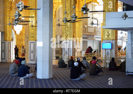 Die Gläubigen in der Sikh Temple' Gurudwara Bangla Sahib' in Delhi, aufgezeichnet am 29.01.2019 | Verwendung weltweit Stockfoto