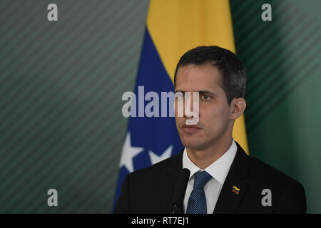 Brasilia, Brasilien. 28 Feb, 2019. Selbsternannte interim Präsident von Venezuela Juan Guaidó bei einem Treffen mit dem brasilianischen Präsidenten Jair Bolsonaro im planalto Palace in Brasilia am Donnerstag, den 28. (Foto: Ricardo Botelho/Brasilien Foto Presse) Credit: Brasilien Foto Presse/Alamy leben Nachrichten Stockfoto