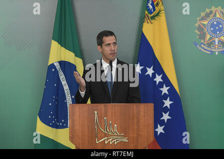 Brasilia, Brasilien. 28 Feb, 2019. Selbsternannte interim Präsident von Venezuela Juan Guaidó bei einem Treffen mit dem brasilianischen Präsidenten Jair Bolsonaro im planalto Palace in Brasilia am Donnerstag, den 28. (Foto: Ricardo Botelho/Brasilien Foto Presse) Credit: Brasilien Foto Presse/Alamy leben Nachrichten Stockfoto