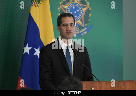 Brasilia, Brasilien. 28 Feb, 2019. Selbsternannte interim Präsident von Venezuela Juan Guaidó bei einem Treffen mit dem brasilianischen Präsidenten Jair Bolsonaro im planalto Palace in Brasilia am Donnerstag, den 28. (Foto: Ricardo Botelho/Brasilien Foto Presse) Credit: Brasilien Foto Presse/Alamy leben Nachrichten Stockfoto