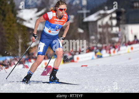 Seefeld, Österreich, 28. Februar, 2019. Wie heiß war es? Jessie Diggins, schneiden Sie die Beine weg von Ihrem racing Uniform zu Rennen der Anker Bein für Staffel der US Ski Team bei der nordischen Ski-WM. Die Temperaturen waren in den 50er Jahren. Die uns beendet 5. © John lazenby/Alamy Leben Nachrichten. Stockfoto