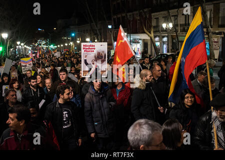 Madrid, Spanien. 28 Feb, 2019. Menschen protestiert unter dem Motto "Nein zum Krieg, Nein zum Putsch in Venezuela", Unterstützung der venezolanische Präsident Nicolas Maduro. Credit: Marcos del Mazo/Alamy leben Nachrichten Stockfoto