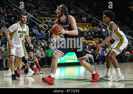 Fairfax, Virginia, USA. 27 Feb, 2019. GRANT GOLDEN (33) die Gebühren in den Warenkorb während des Spiels an EagleBank Arena in Fairfax, Virginia statt. Credit: Amy Sanderson/ZUMA Draht/Alamy leben Nachrichten Stockfoto