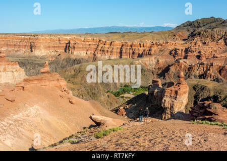 Charyn Canyon und Peek Blick auf den Fluss Charyn, Kasachstan Stockfoto