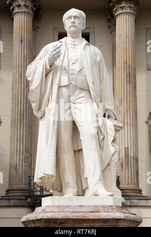 Hermann-von-Helmholtz, Statue, Humboldt Universität, Berlin, Deutschland, - Additional-Rights Clearance-Info - Not-Available Stockfoto