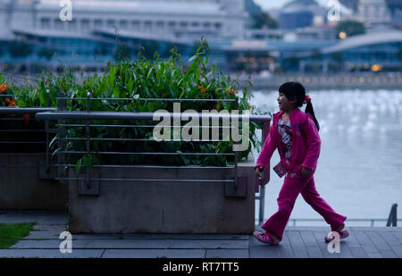 Ein Kind an der Marina Bay Sands, Singapur Stockfoto