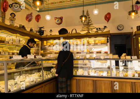 Fromagerie Jouannault auf der Rue Bretagne in Paris, Frankreich. Stockfoto