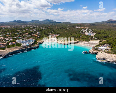 Spanien, Balearen, Mallorca, Porto Colom, Luftaufnahme von Cala Tropicana und Cala Domingo Stockfoto