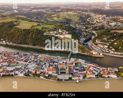 Deutschland, Bayern, Passau, die Stadt der drei Flüsse, Luftaufnahme, Donau und Inn, Veste Oberhaus Stockfoto