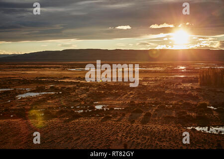 Argentinien, Rio Chico, patagonische Steppe bei Sonnenuntergang Stockfoto