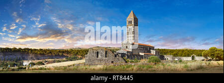 Bild und Bild von der Außenseite des Toskanischen Stil Pisaner romanischen Basilika Santissima Trinità di Saccargia, geweiht 1116, Codrongianos, Sa Stockfoto