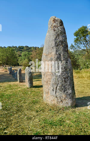 Fotos & Bilder von prähistorischen Kupfer alter Proto anthropomorphen Standing Stone statue Menhire in der biru' e Concas archaeolological Ort, Sorgono, Stockfoto