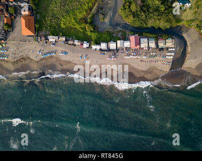 Indonesien, Bali, Jimbaran, Luftaufnahme von Batu Bolong Beach Stockfoto