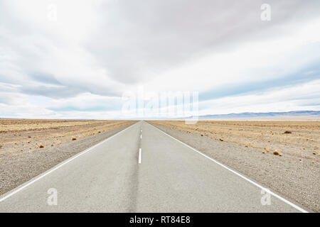 Argentinien, Rio Chico, Ruta 40 Straße durch patagonische Steppe Stockfoto