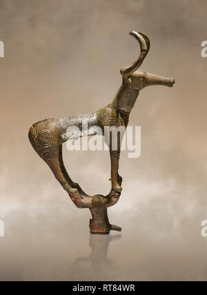 Bronzezeit Hattiergemeinschaft zeremoniellen Stier Statuette aus Bronze aus einem möglichen Bronzezeit königliches Grab L (2500 v. Chr. bis 2250 v. Chr.) - alacahoyuk-Museum von Anatolien Stockfoto