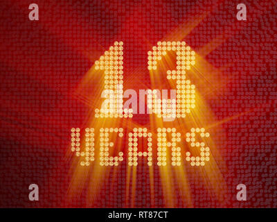 Goldene 13 Anzahl Jahre (13 Jahre) gepunktete Font, Ansicht von oben, mit Licht strahlen. 3D-Rendering Stockfoto