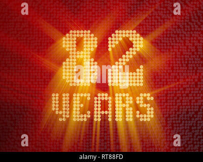 Goldene Zahl 82 Jahre (82 Jahre) gepunktete Font, Ansicht von oben, mit Licht strahlen. 3D-Rendering Stockfoto