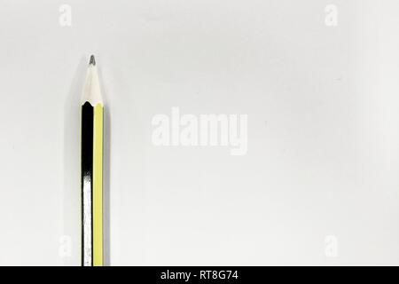 Bleistift auf weißem Normalpapier. Hintergrund für die Idee, Formulierung und schreiben Konzepte. Stockfoto