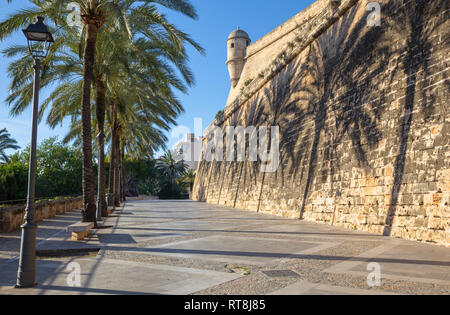 Palma de Mallorca - die Wände der Almudaina Palast. Stockfoto