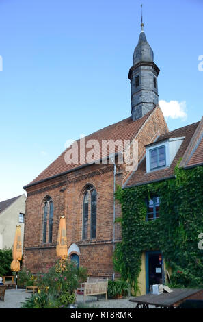 Siechenhauskapelle Kapelle, malerischen und schönen Siechenstrasse Straße, Neuruppin, Brandenburg, Deutschland, Europa Stockfoto