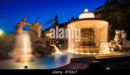 Öffentliche Brunnen Beleuchtung in München Stockfoto