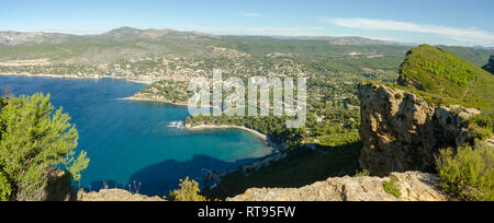 Panoramablick auf die Bucht von Cassis, Cassis, Provence, Frankreich Stockfoto