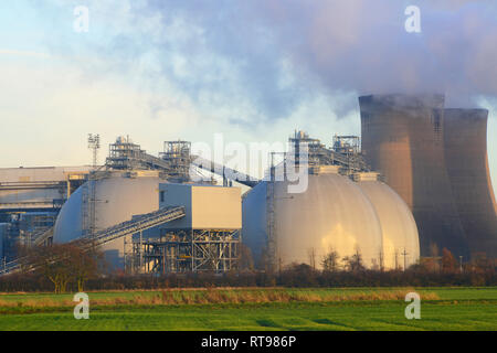 Neue Gas erzeugen Turbinen und Batterie im Zwischenlager Kraftwerk Drax uk Stockfoto