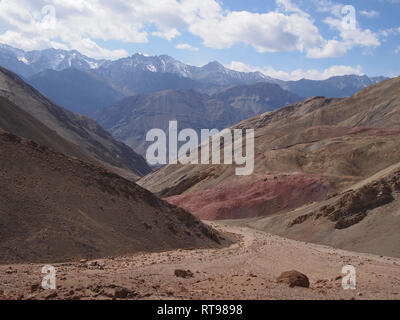 Mineral Landschaften in Ladakh, das Land der Hohen Pässe Stockfoto