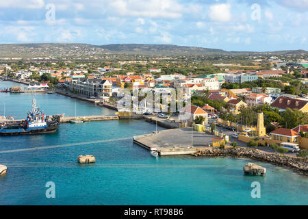 Blick auf die Stadt von cruise ship Deck, Kralendijk, Bonaire, ABC-Inseln, Leeward Antillen, Karibik Stockfoto