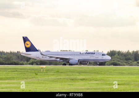 Das Flugzeug geht am Start. Airbus A320-200. Flughafen Pulkovo. Offizielle Sommer spotting am Flughafen Pulkowo am 15. August 2018. Russland, St. Petersburg, P Stockfoto