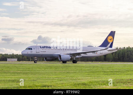 Das Flugzeug geht am Start. Airbus A320-200. Flughafen Pulkovo. Offizielle Sommer spotting am Flughafen Pulkowo am 15. August 2018. Russland, St. Petersburg, P Stockfoto