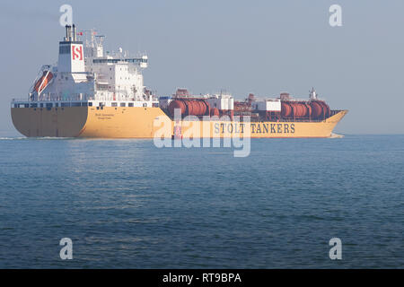 Die Stolt Tanker, STOLT INNOVATION, Chemical/Oil Products Tanker, fährt das fawley Ölraffinerie, Southampton, UK, auf dem Weg nach Houston, Texas, USA. Stockfoto